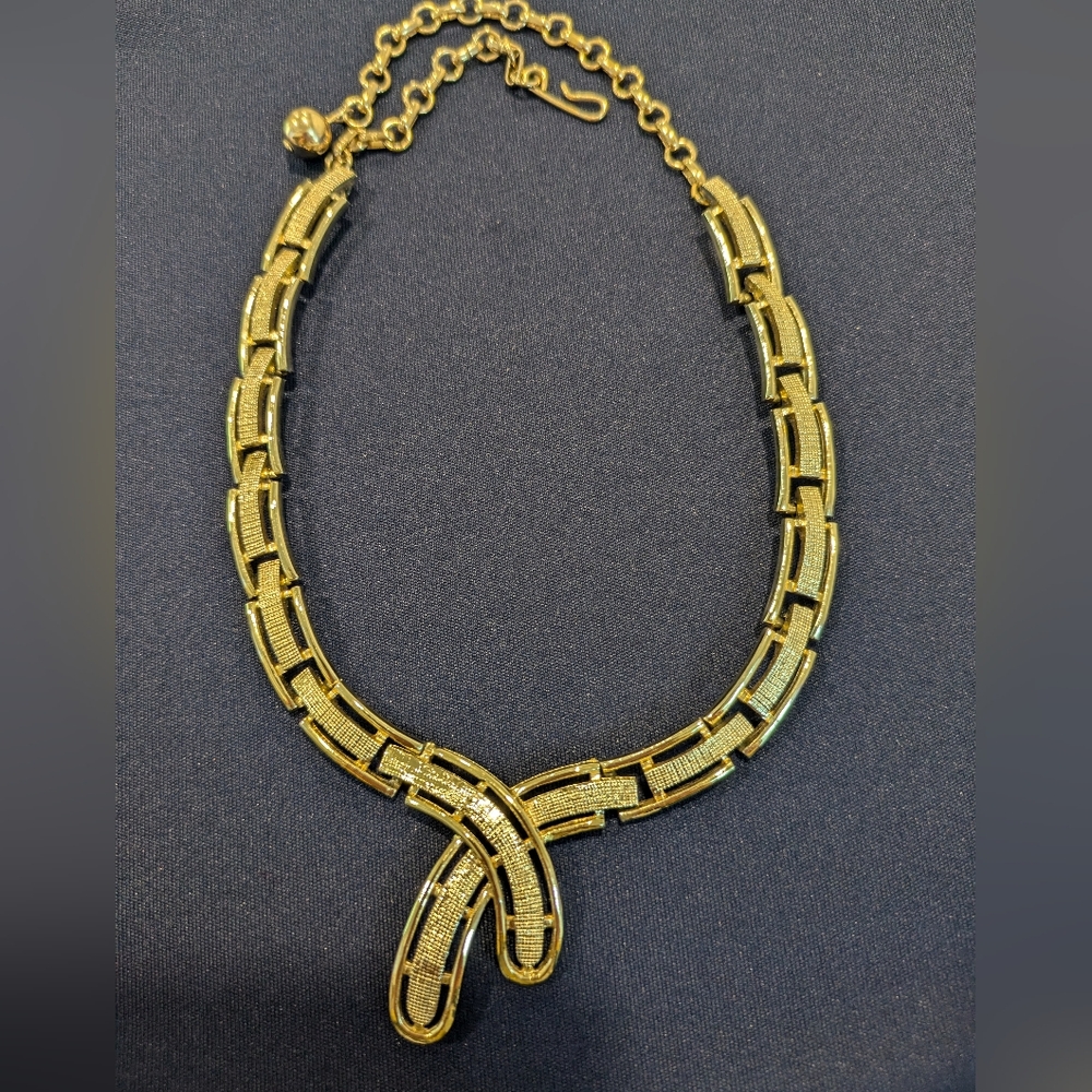 Coro Necklace
